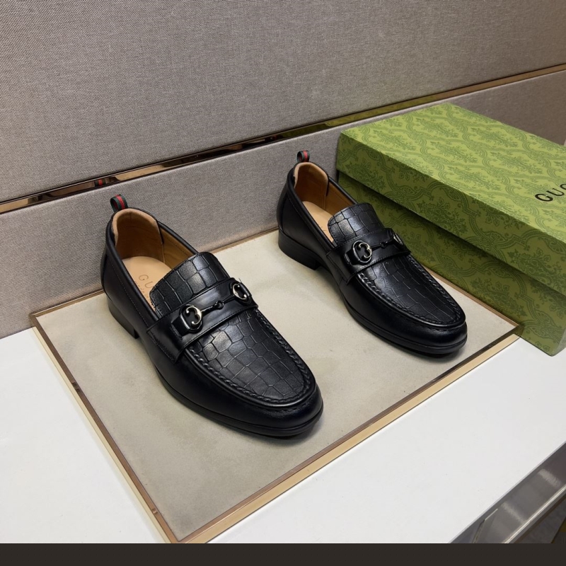 G*u*i leather shoes